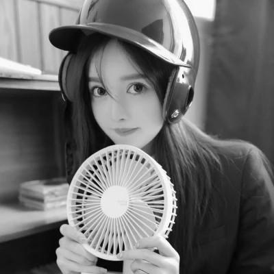 闺蜜头像四人真人女黑白