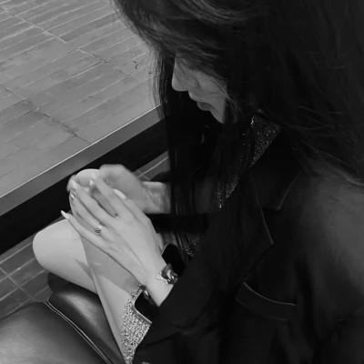 高质量真人黑白女头
