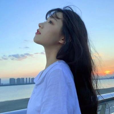超火的温柔高清女生头像图片