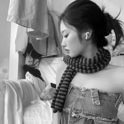 好看的黑白氛围感女头图片