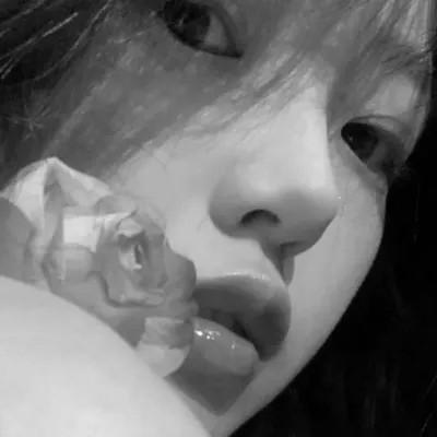好看的黑白氛围感女头图片