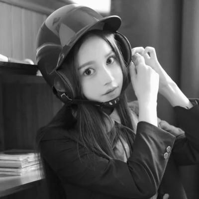 闺蜜头像四人真人女黑白