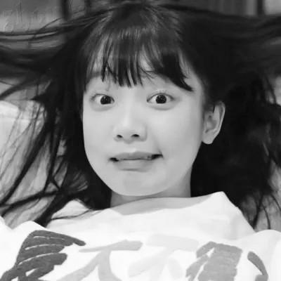 好看的黑白氛围感女头图片