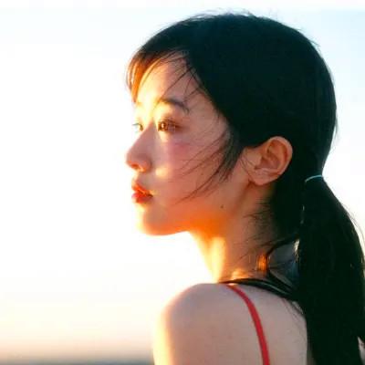 超火的温柔高清女生头像图片