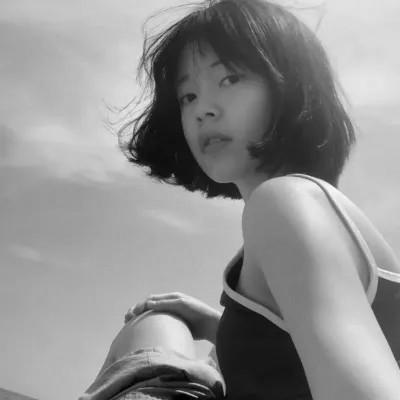 好看的黑白氛围感女头图片