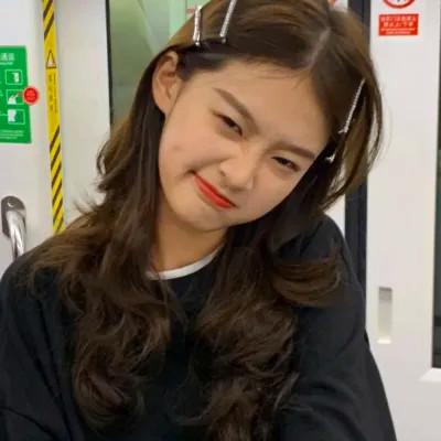 超火的温柔高清女生头像图片