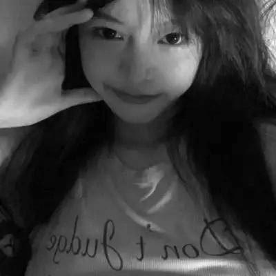 好看的黑白氛围感女头图片