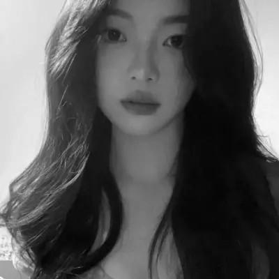 好看的黑白氛围感女头图片