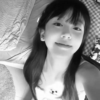 好看的黑白氛围感女头图片