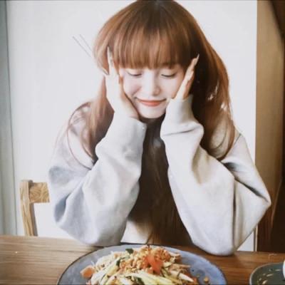 胶片女头像真人高清图片