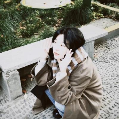 胶片女头像真人高清图片