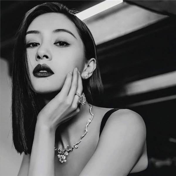 黑色高级感女生头像 高清好看的黑色系冷艳高贵女生头像图片