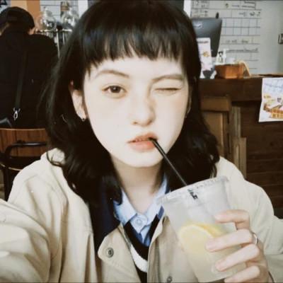 胶片女头像真人高清图片