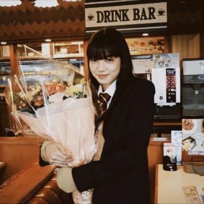胶片女头像真人高清图片