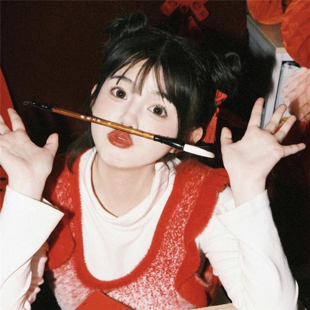 甜美可爱新年红色女生头像图片