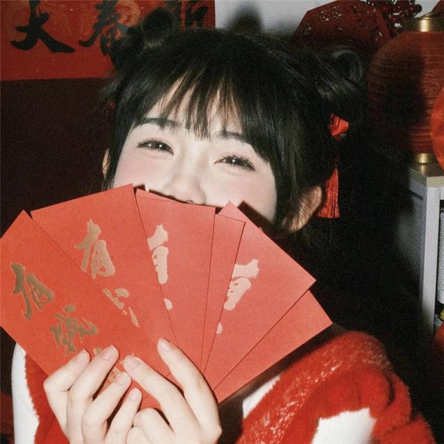 甜美可爱新年红色女生头像图片