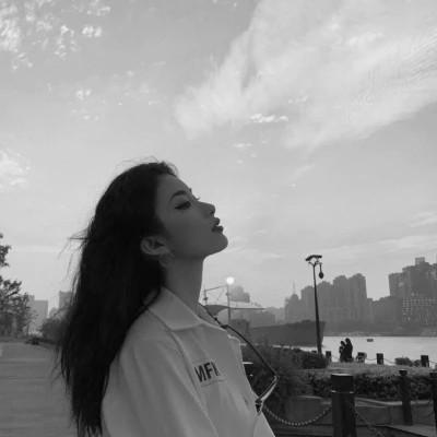 黑白系情侣头像一对 好看的单人黑白情头图片