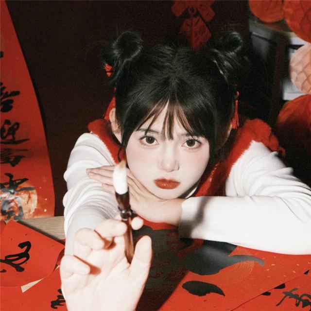 甜美可爱新年红色女生头像图片