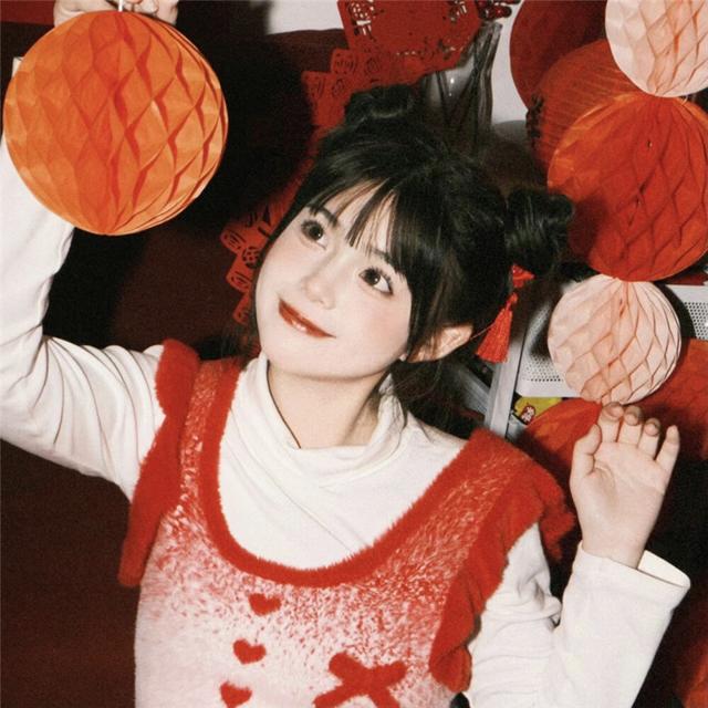 甜美可爱新年红色女生头像图片