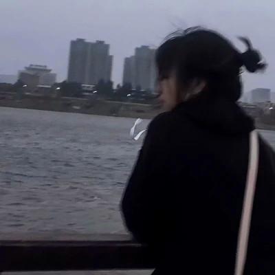 女头像真人图片背影