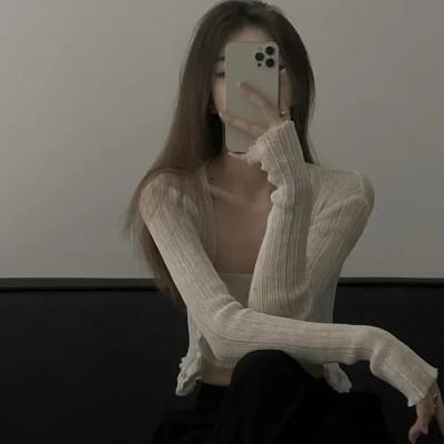 抹胸自拍不露脸女生头像