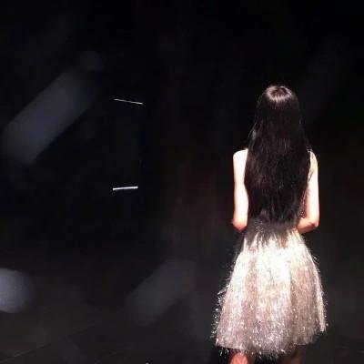 女头像真人图片背影