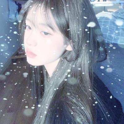 冰雪系少女头像 高清雪花飘落的女生头像图片