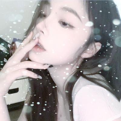 冰雪系少女头像 高清雪花飘落的女生头像图片