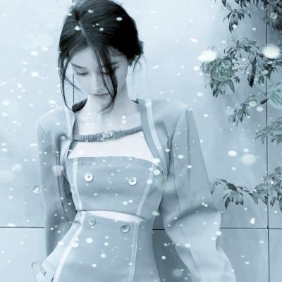 冰雪系少女头像 高清雪花飘落的女生头像图片