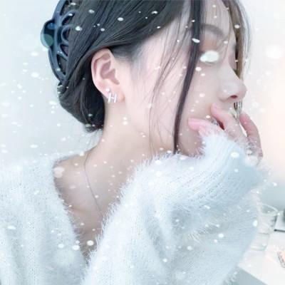 冰雪系少女头像 高清雪花飘落的女生头像图片