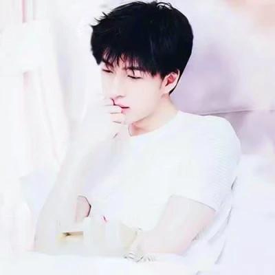 cp头像真人情侣一左一右 想要和你恋爱