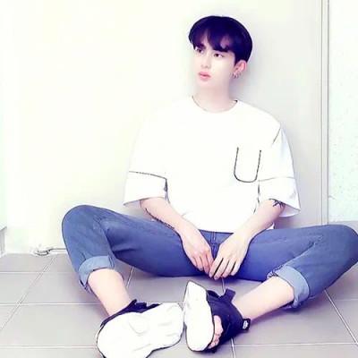 cp头像真人情侣一左一右 想要和你恋爱