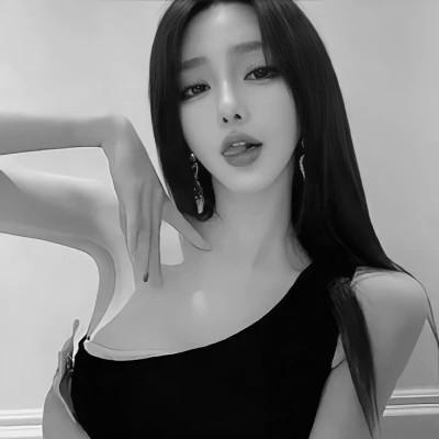 女生头像高级小众高冷黑白