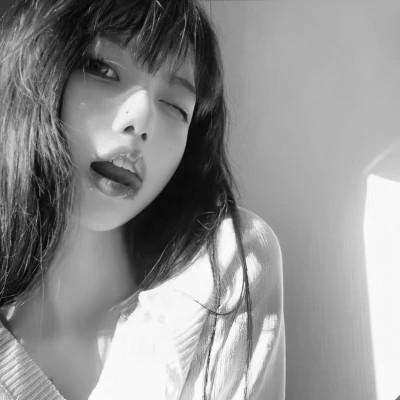 女生头像高级小众高冷黑白