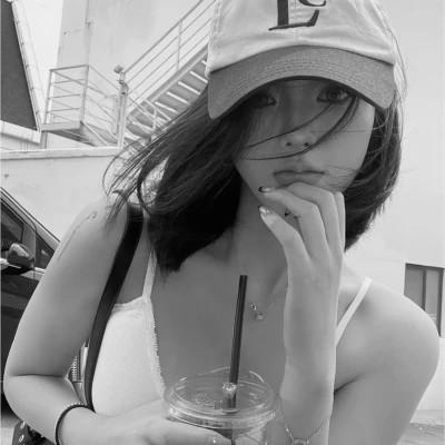 女生头像高级小众高冷黑白