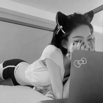 女生头像高级小众高冷黑白