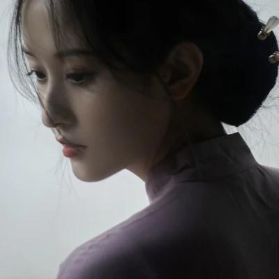 孤傲冷艳淡漠女生头像