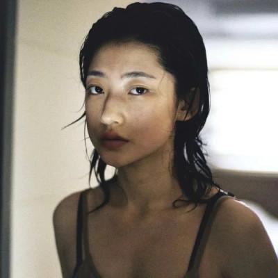 孤傲冷艳淡漠女生头像