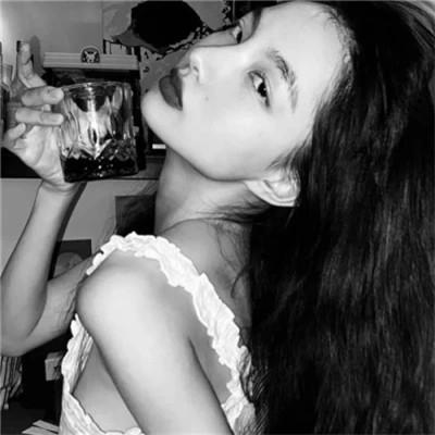 孤傲冷艳淡漠女生头像