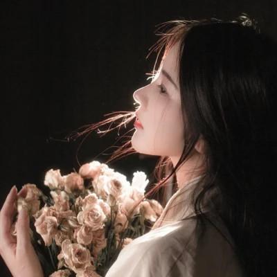 孤傲冷艳淡漠女生头像
