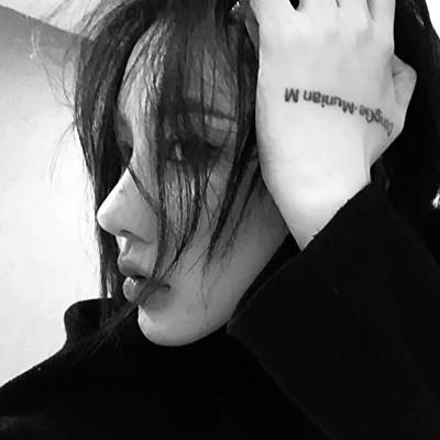 孤傲冷艳淡漠女生头像