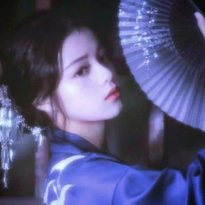 孤傲冷艳淡漠女生头像