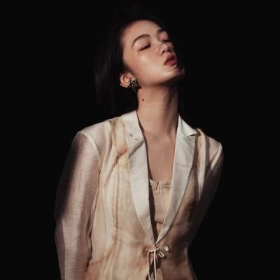 孤傲冷艳淡漠女生头像
