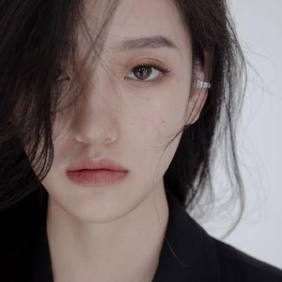 孤傲冷艳淡漠女生头像