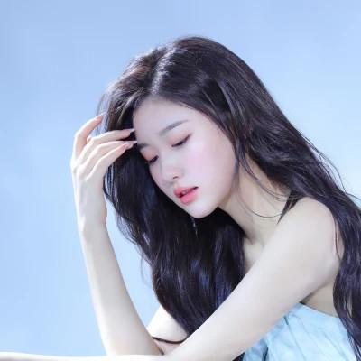 微信优雅知性女生头像