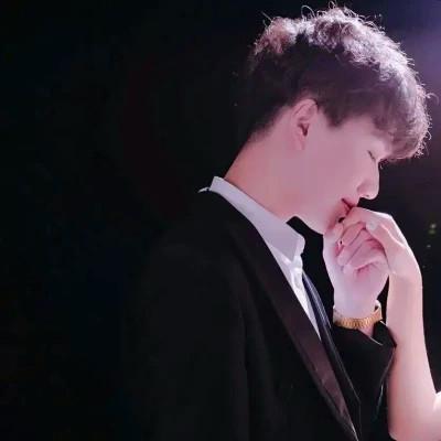 单人情侣头像一男一女分开