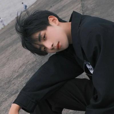男生帅气简单耐看头像图片