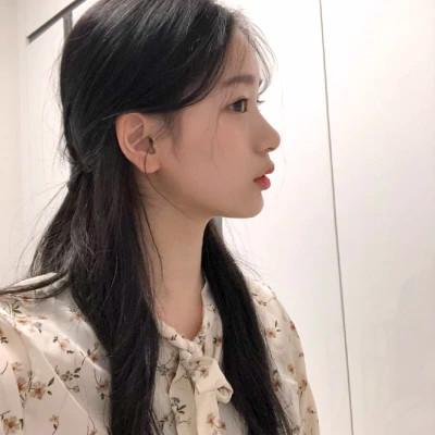 18岁的女生头像照片