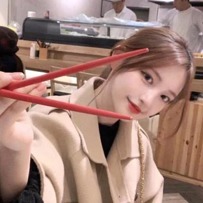 18岁的女生头像照片