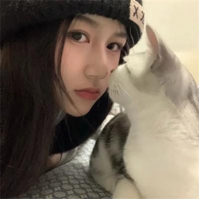 2023最新抱猫女头像好看图片